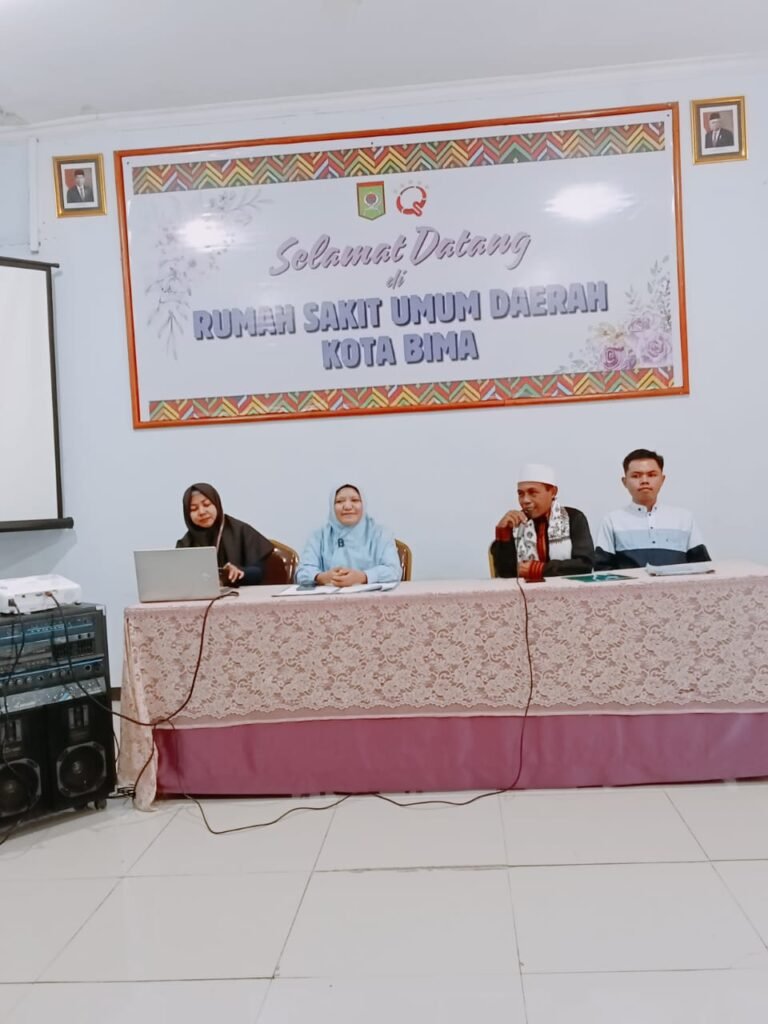 Praktek Asisten Keperawatan Dasar bagi Santri SMK Kesehatan Darurraihan Sonao di RSUD Bima